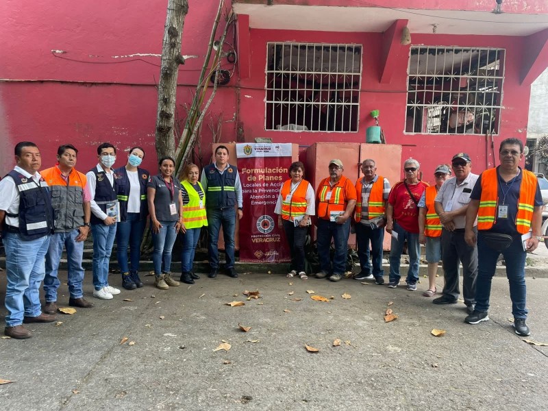 Se preparan contra lluvias y huracanes