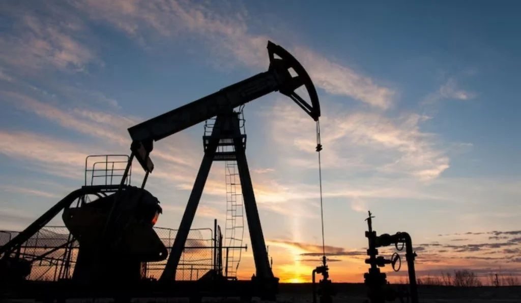 Amenazas de Trump a Rusia disparan precio del petróleo