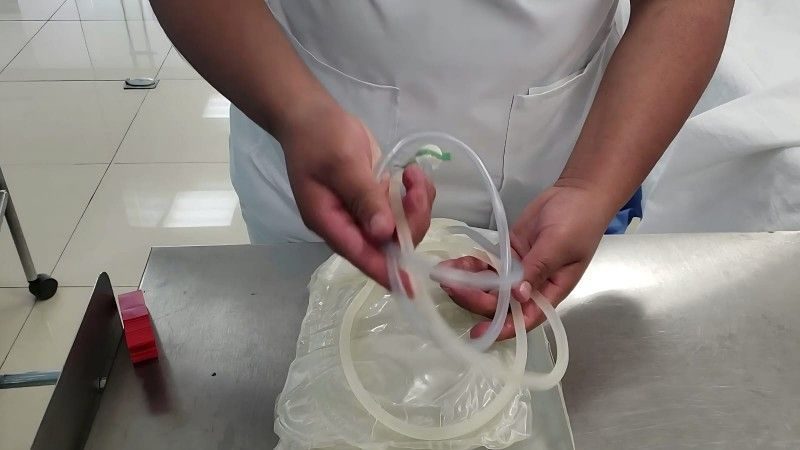 Donan bolsas de diálisis a pacientes renales