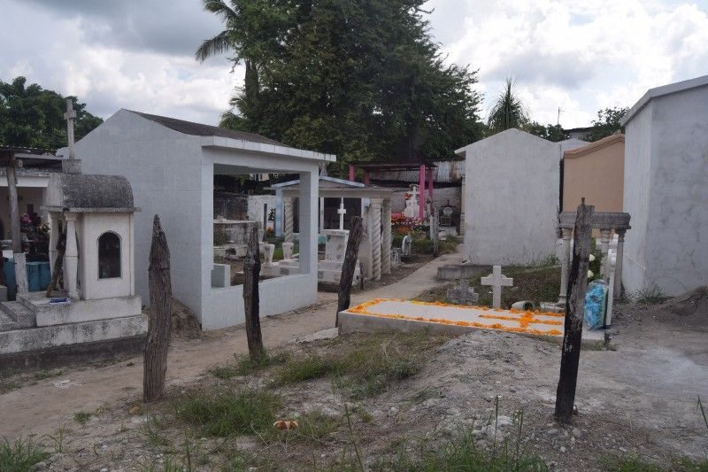 Necesario rescatar lotes del panteón