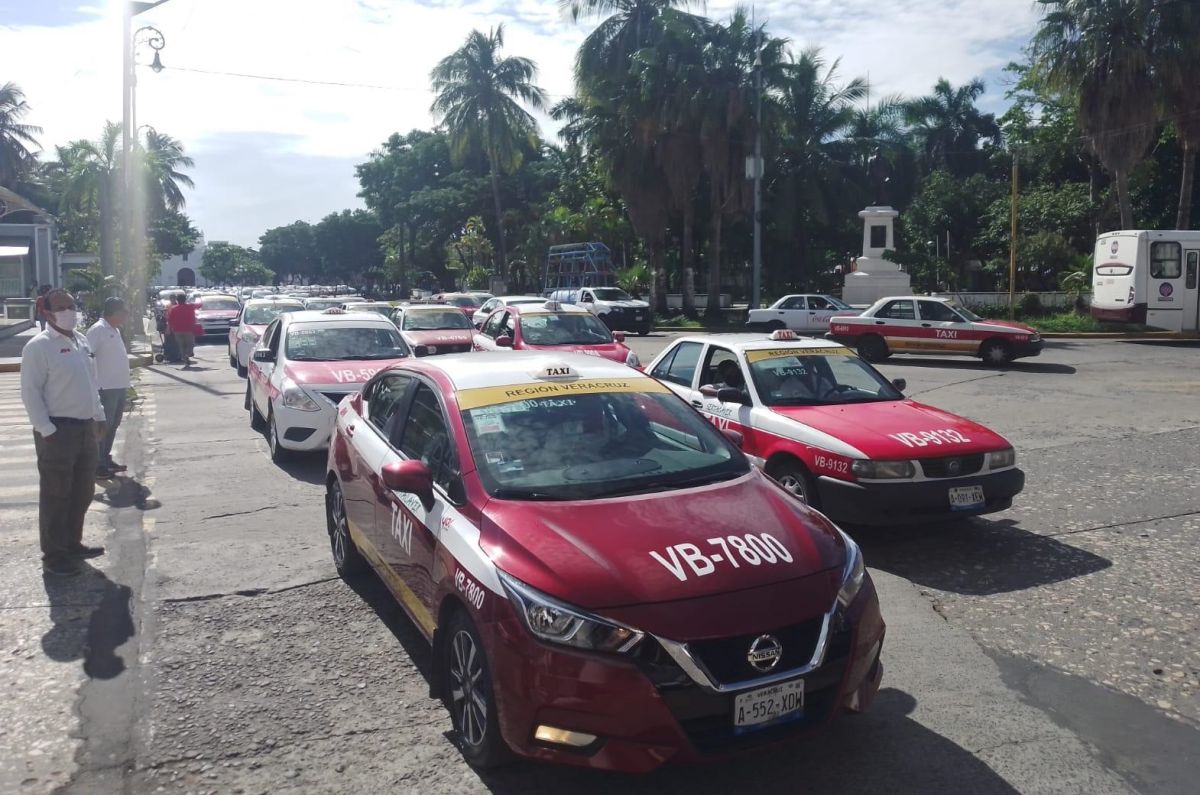 Taxis desaparecen por uso de aplicaciones Taxis desaparecen por uso de aplicaciones