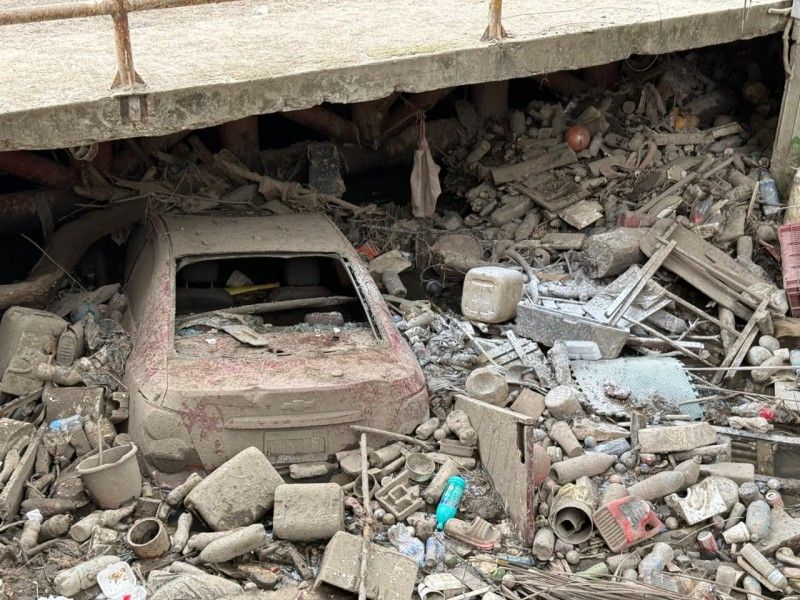 Autos siniestrados siguen abandonados Autos siniestrados siguen abandonados