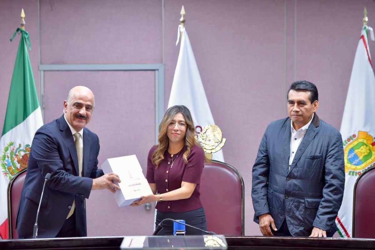 Recibe Congreso 1er Informe de Gobierno Recibe Congreso 1er Informe de Gobierno