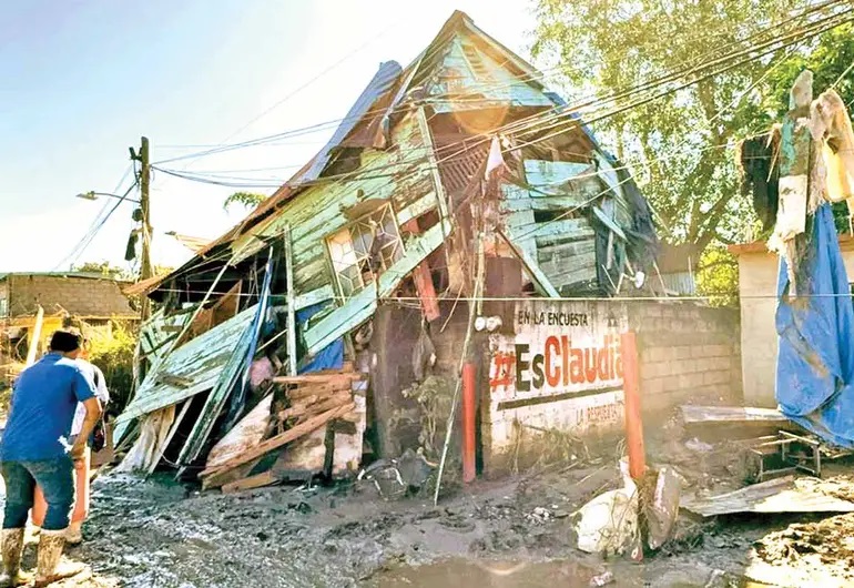 Familias siguen sin casa Familias siguen sin casa