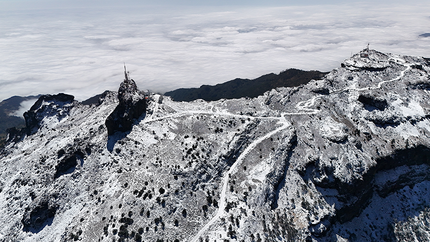 Nieve en Cofre de Perote atrae visitantes