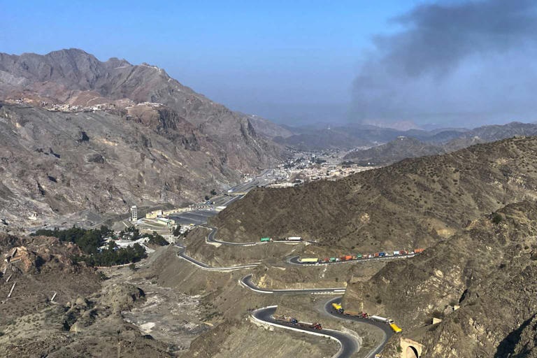 Irán ataca bases de EE. UU. en Emiratos y Kuwait con drones