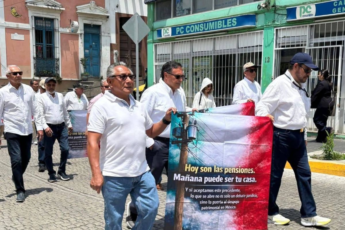 Jubilados de CFE y Pemex anuncian manifestación