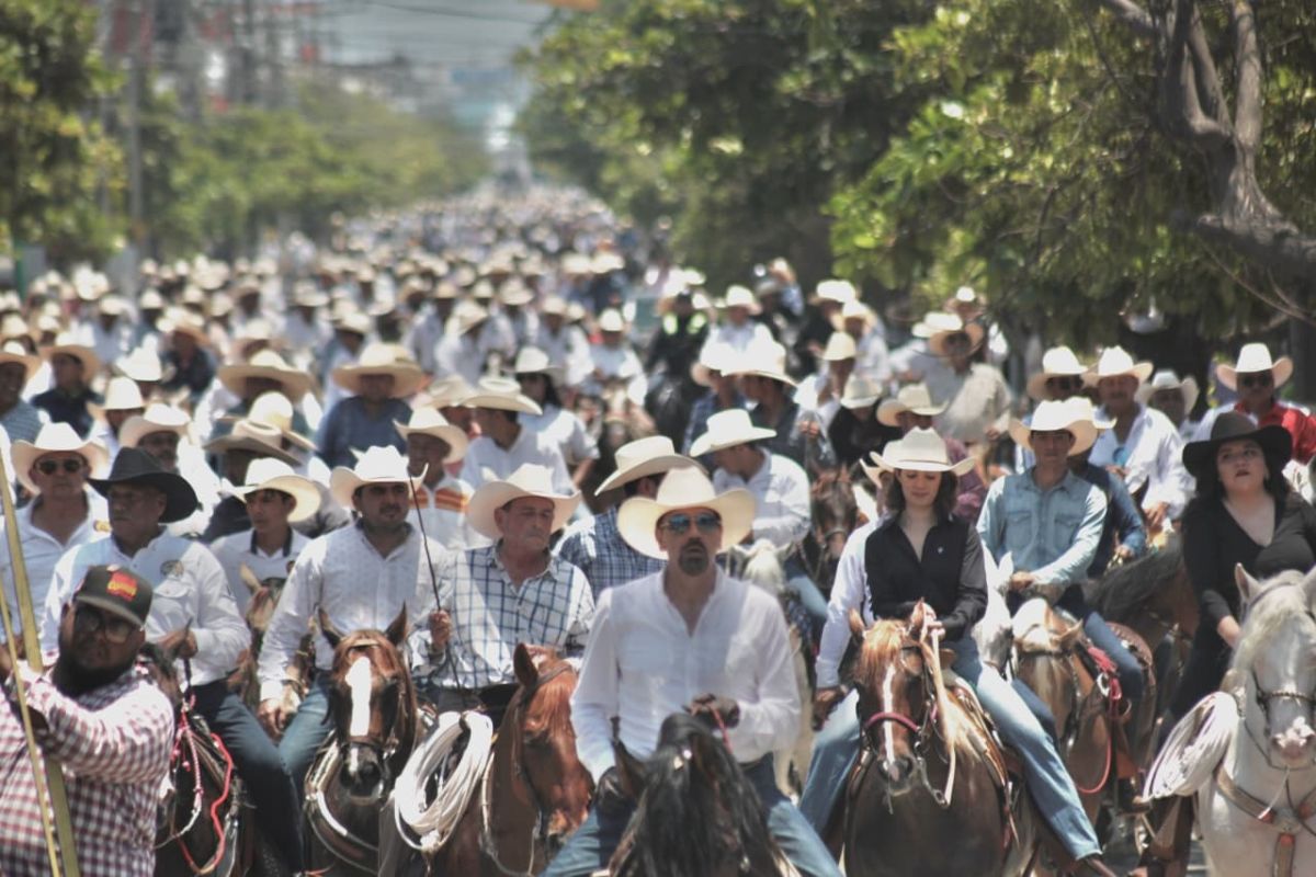 Cabalgata reúne a 3 mil jinetes y caballos