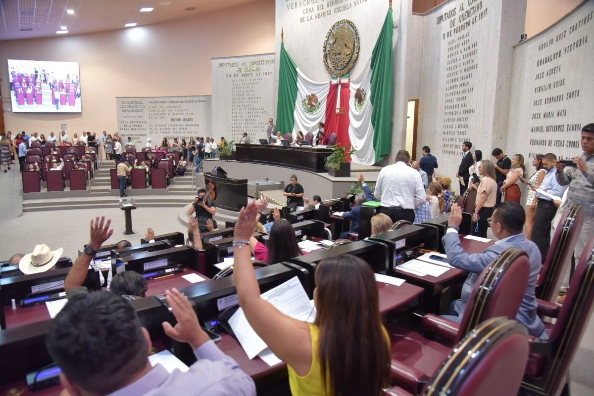 Autoriza Congreso al Poder Ejecutivo  la enajenación de aeronaves