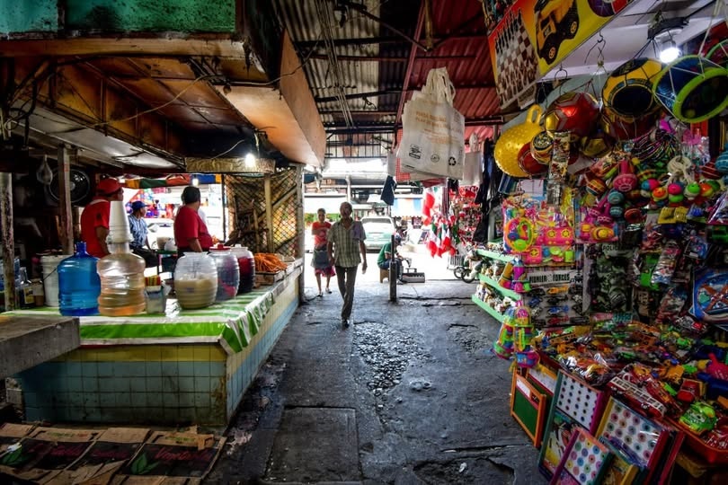 Condonarán recargos y multas, a locatarios