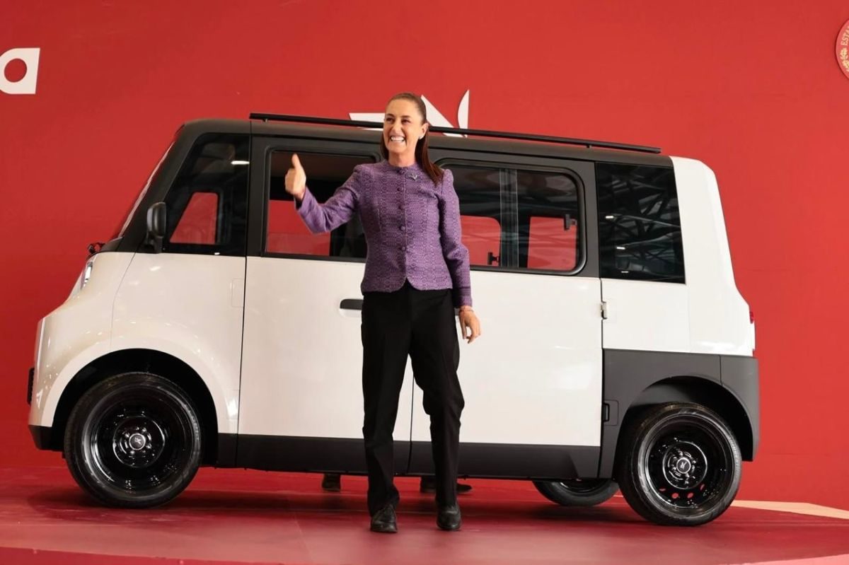 Presenta Sheinbaum vehículo eléctrico Olinia 1