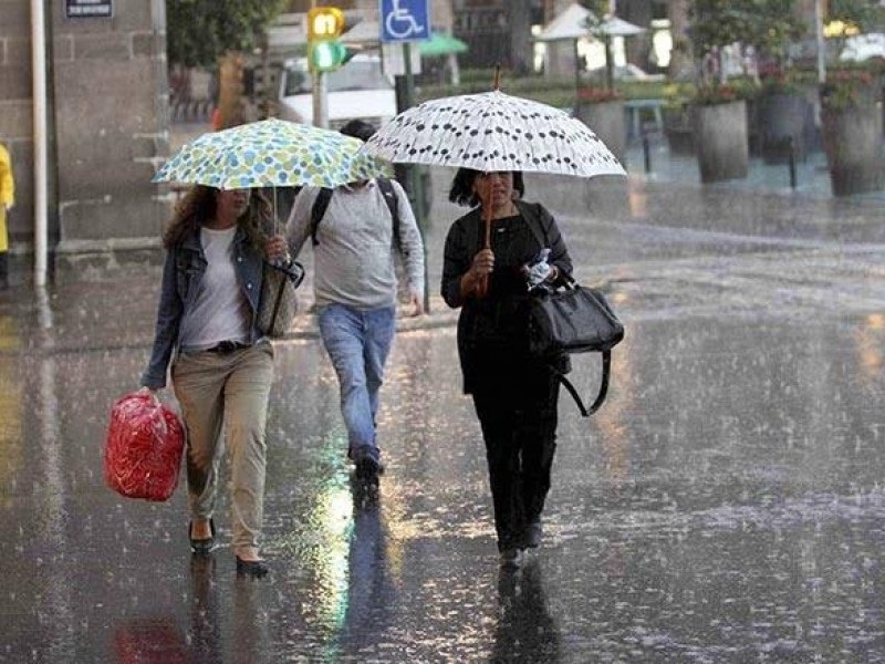Alertan deslaves por lluvias