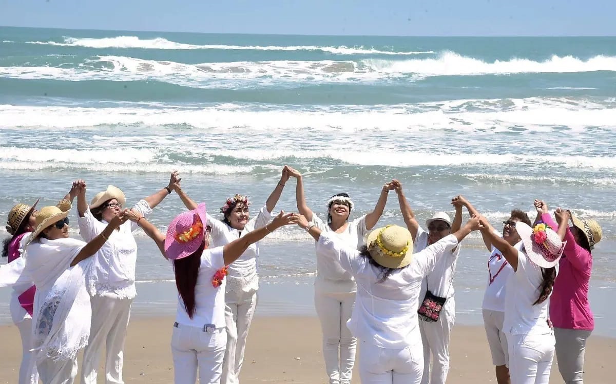 Condenan rituales con animales en la playa