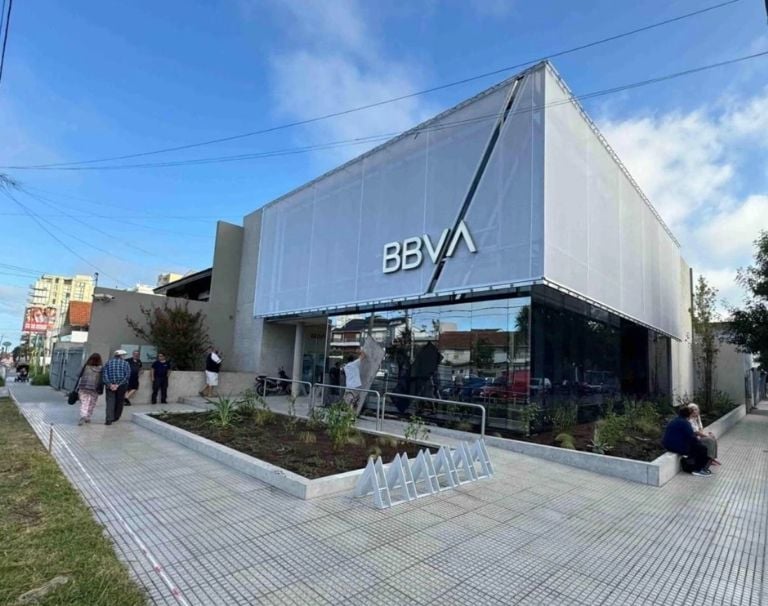 Obligan a banco a devolver miles de millones de pesos a sus clientes