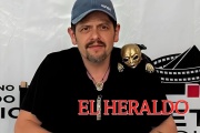 ENTRE OVNIS Y ALIENS / Rueda de prensa interplanetaria: el cine, los ovnis y los que sí se atreven a mirar al cielo / MARCIANO DOVALINA