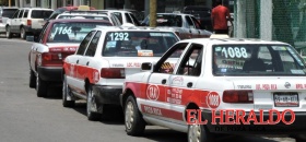 Taxistas elevan el costo del pasaje