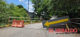 Obra inconclusa bloquea calle