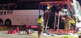 Choque de autobús deja dos muertos Choque de autobús deja dos muertos