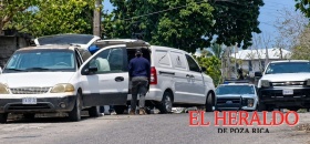 Descubren cadáver en camioneta