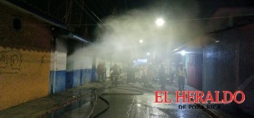Incendio consume consultorio dental