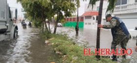 Tormenta eléctrica dejó anegamientos en calles Tormenta eléctrica dejó anegamientos en calles