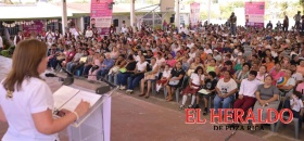 Entrega RNG tarjetas Rita Cetina a más de 312 mil estudiantes Entrega RNG tarjetas Rita Cetina a más de 312 mil estudiantes